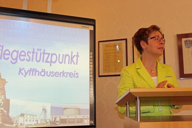 Pflegest&uuml;tzpunkt &uuml;bergeben (Foto: Karl-Heinz Herrmann)