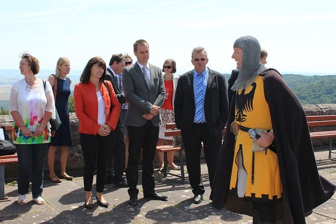 Kyffhäuserdenkmal übergeben (Foto: Karl-Heinz Herrmann) Kyffhäuserdenkmal übergeben (Foto: Karl-Heinz Herrmann)