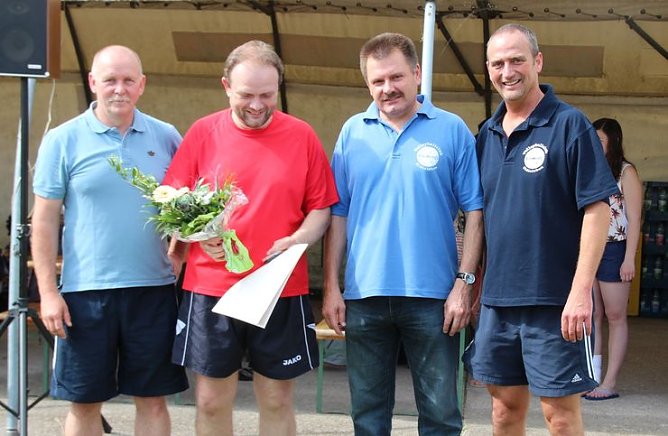 Wanderpokal geht auf Reisen (Foto: Peter Fahnert)