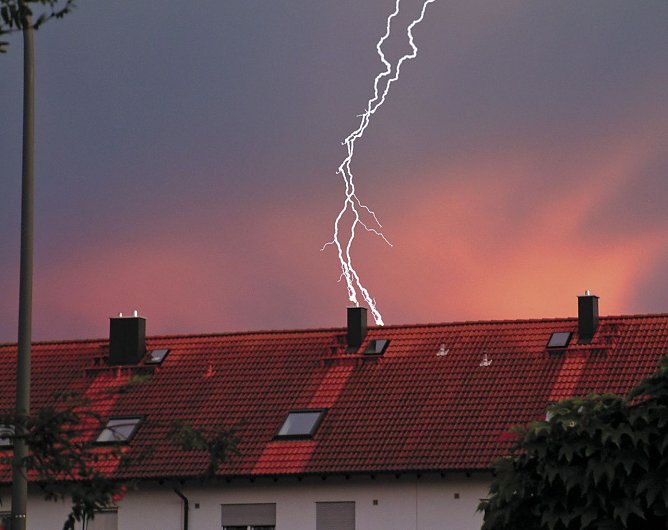 Gefangener Blitz (Foto: HF.Redaktion/Dachdeckerhandwerk)