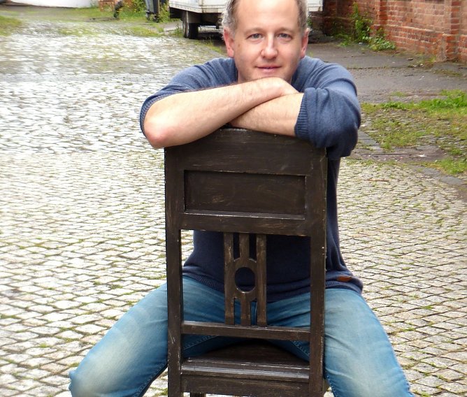 Lenz mit Stuhl (Foto: Birgit Susemihl) Lenz mit Stuhl (Foto: Birgit Susemihl)