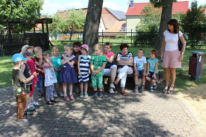 Spielgerät in Jecha eingeweiht (Foto: Karl-Heinz Herrmann) Spielgerät in Jecha eingeweiht (Foto: Karl-Heinz Herrmann)