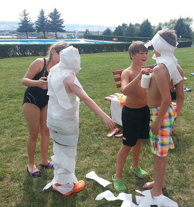 Abschlussfest im Schwimmbad (Foto: DRK Gruppenleiter)