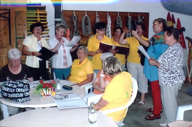 Singen bringt Freude ins Herz…, (Foto: Ritta Landes) Singen bringt Freude ins Herz…, (Foto: Ritta Landes)