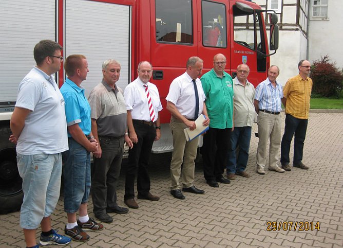 F&ouml;rderbescheid und Lottomittel &uuml;berbracht (Foto: Wahlkreisb&uuml;ro Scherer)
