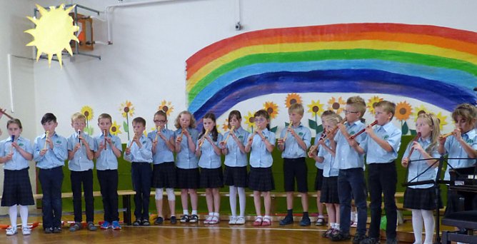 Den Sommer direkt in die Schule geholt (Foto: Gemeinschaftsschule Armin Mueller-Stahl) Den Sommer direkt in die Schule geholt (Foto: Gemeinschaftsschule Armin Mueller-Stahl)