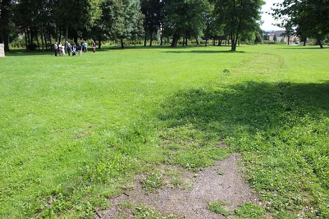 Stolperfalle Kriegerdenkmal? (Foto: Karl-Heinz Herrmann)