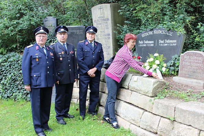 Paul Volkmann gedacht (Foto: Karl-Heinz Herrmann) Paul Volkmann gedacht (Foto: Karl-Heinz Herrmann)