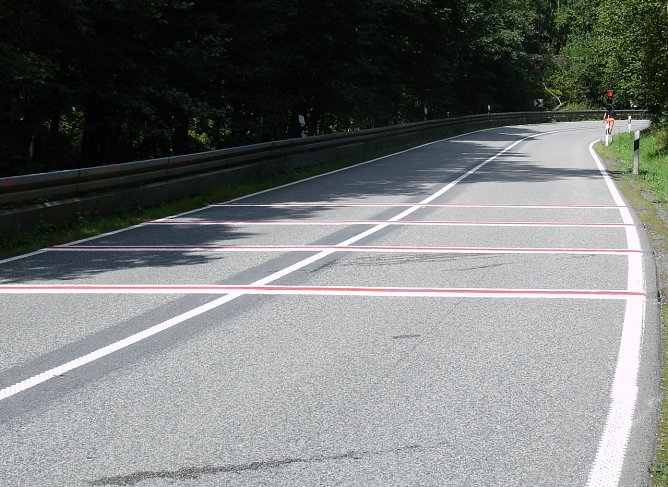 Rüttelstreifen (Foto: Polizei) Rüttelstreifen (Foto: Polizei)