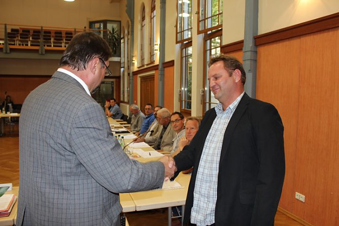 Mandatswechsel (Foto: Karl-Heinz Herrmann) Mandatswechsel (Foto: Karl-Heinz Herrmann)