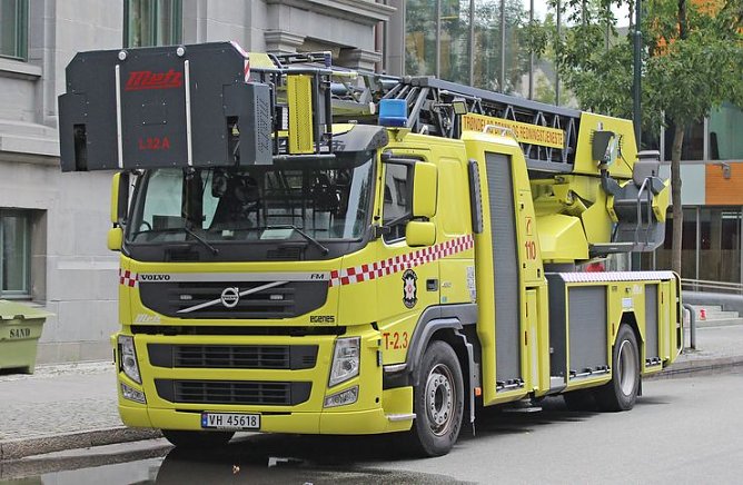 Feuerwehren immer rot? (Foto: Karl-Heinz Herrmann) Feuerwehren immer rot? (Foto: Karl-Heinz Herrmann)