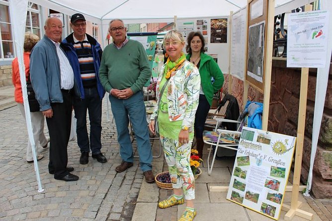 Besuch beim Pflanzenmarkt lohnt (Foto: Karl-Heinz Herrmann) Besuch beim Pflanzenmarkt lohnt (Foto: Karl-Heinz Herrmann)