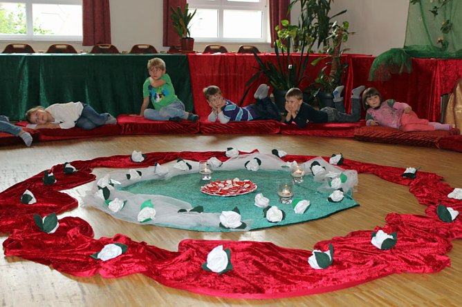 M&auml;rchen gelauscht (Foto: Karl-Heinz Herrmann)