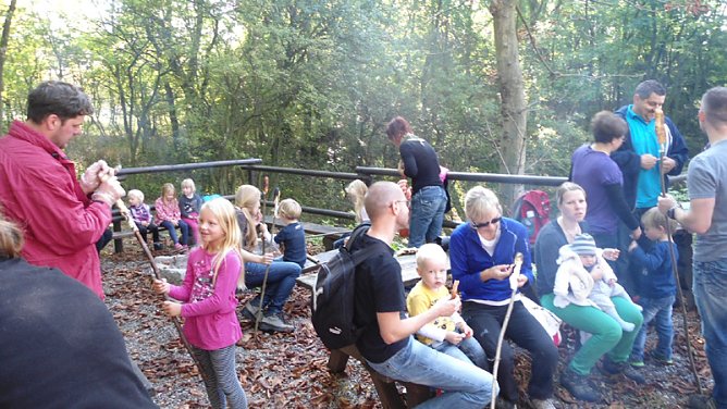 Schatzsucher im Kyffhäuserwald (Foto: Kindervilla Bad Frankenhausen) Schatzsucher im Kyffhäuserwald (Foto: Kindervilla Bad Frankenhausen)