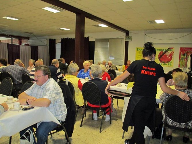 &Uuml;ber Bienen und Bl&uuml;ten (Foto: Ina R&ouml;mer)