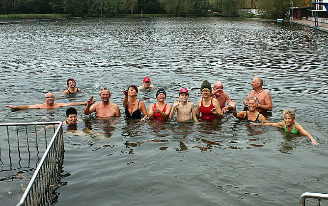 Abbaden am Bebraer Teich (Foto: Karl-Heinz Herrmann)