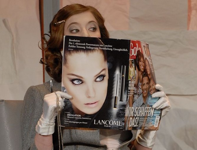 Studenten auf der Bühne (Foto: Theater) Studenten auf der Bühne (Foto: Theater)