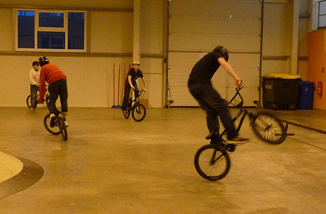 In der Skaterhalle (Foto: Karl-Heinz Herrmann)