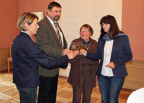 Unterzeichnung Schenkungsvertrag (Foto: Karl-Heinz Herrmann) Unterzeichnung Schenkungsvertrag (Foto: Karl-Heinz Herrmann)