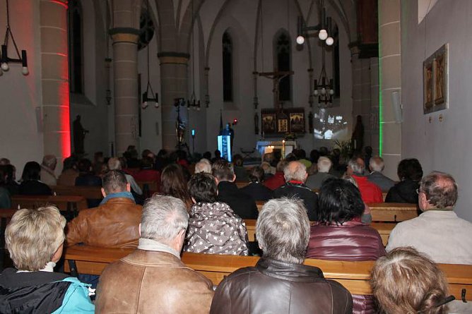 Friedensgebet und Kerzenmarsch (Foto: Karl-Heinz Herrmann)