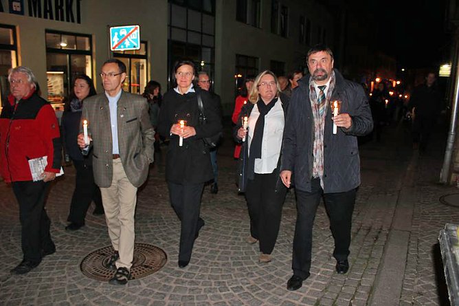 Friedensgebet und Kerzenmarsch (Foto: Karl-Heinz Herrmann)
