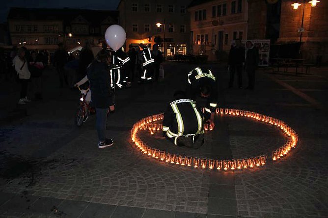 Friedensgebet und Kerzenmarsch (Foto: Karl-Heinz Herrmann)