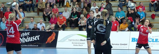 THC-Damen beim Aufwärmen (Foto: nnz) THC-Damen beim Aufwärmen (Foto: nnz)