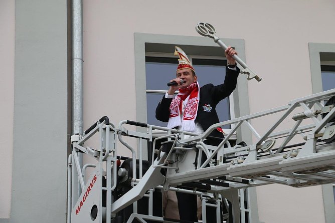 Von der Schlüsselübergabe (Foto: F. Ritter) Von der Schlüsselübergabe (Foto: F. Ritter)