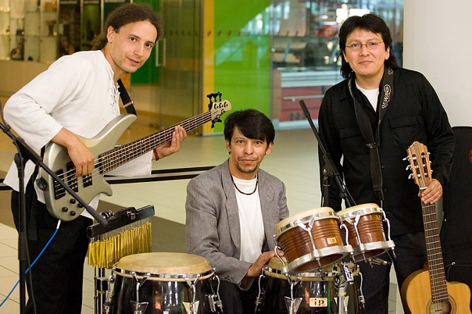 Jubiläumstreiben mit CARIBE im SOMBRERO (Foto: Atze Schirm) Jubiläumstreiben mit CARIBE im SOMBRERO (Foto: Atze Schirm)