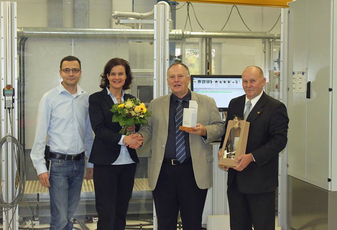 Gratulation zum Ernst-Abbe-Preis (Foto: Landratsamt Kyffhäuserkreis) Gratulation zum Ernst-Abbe-Preis (Foto: Landratsamt Kyffhäuserkreis)