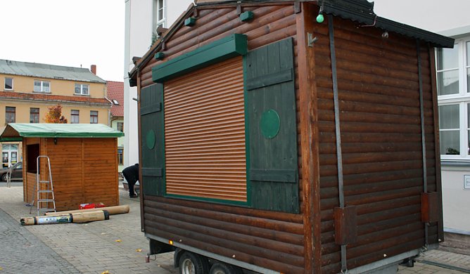 Weihnachtsmarkt kann kommen (Foto: Karl-Heinz Herrmann) Weihnachtsmarkt kann kommen (Foto: Karl-Heinz Herrmann)