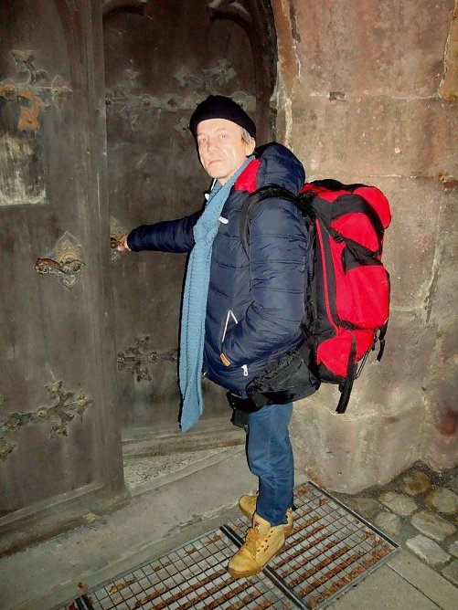 Pilger bittet um Nachtquartier im Kloster Bad Frankenhausen (Foto: Peter Zimmer) Pilger bittet um Nachtquartier im Kloster Bad Frankenhausen (Foto: Peter Zimmer)