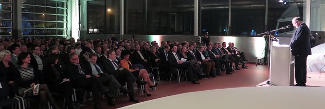 Blick auf die Festgesellschaft (Foto: nnz) Blick auf die Festgesellschaft (Foto: nnz)