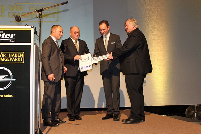 Schlüssenübergabe (Foto: Karl-Heinz Herrmann) Schlüssenübergabe (Foto: Karl-Heinz Herrmann)