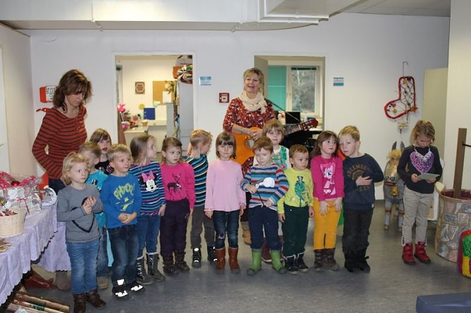Feierliche Spende für Frauenhaus Sondershausen (Foto: Karl-Heinz Herrmann) Feierliche Spende für Frauenhaus Sondershausen (Foto: Karl-Heinz Herrmann)