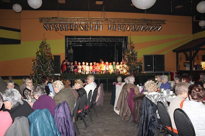 Weihnachtsfeier der Senioren (Foto: Karl-Heinz Herrmann) Weihnachtsfeier der Senioren (Foto: Karl-Heinz Herrmann)