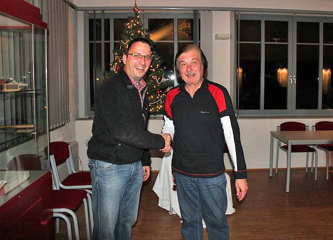 Feuerhaus übergeben (Foto: Karl-Heinz Herrmann) Feuerhaus übergeben (Foto: Karl-Heinz Herrmann)