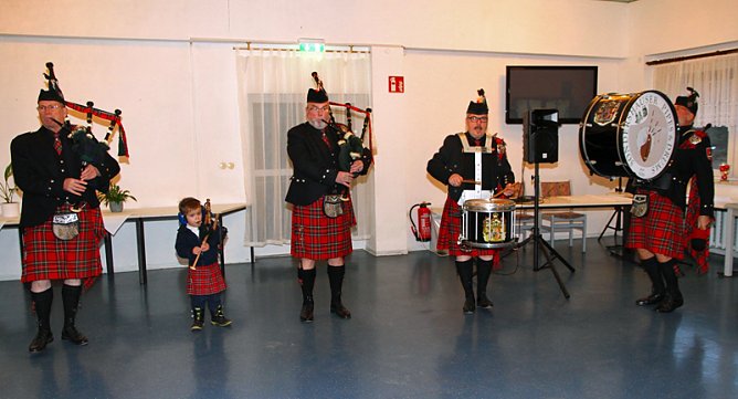 Weihnahtsmusik mit Pipes & Drums (Foto: Günter Herting) Weihnahtsmusik mit Pipes & Drums (Foto: Günter Herting)