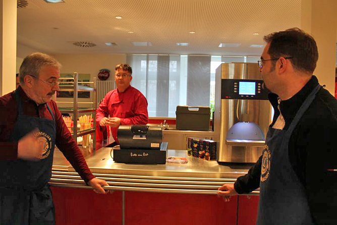 Weihnachtstafel bei der Bundeswehr (Foto: Karl-Heinz Herrmann)