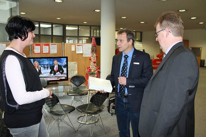 Einer der Hauptgewinne ist raus (Foto: Karl-Heinz Herrmann) Einer der Hauptgewinne ist raus (Foto: Karl-Heinz Herrmann)