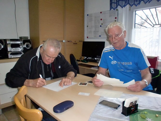 Pokal wechselt erneut den Besitzer (Foto: Knut Herzau) Pokal wechselt erneut den Besitzer (Foto: Knut Herzau)