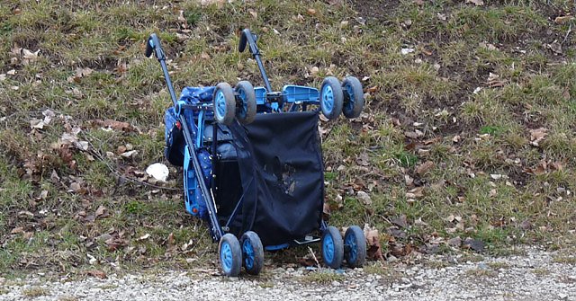 Herrenloser Kinderwagen (Foto: Karl-Heinz Herrmann) Herrenloser Kinderwagen (Foto: Karl-Heinz Herrmann)