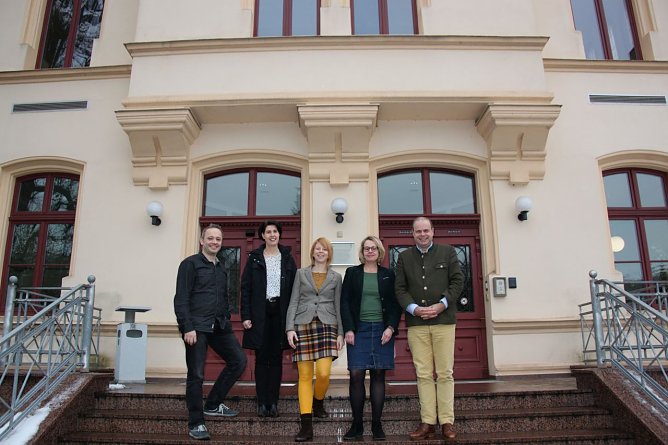 &uuml;ber Wege einen intensiveren Zusammenarbeit mit dem benachbarten s&uuml;dlichen Harz in Sachsen-Anhalt haben sich gestern Vertreter des neuen Tourismusverbandes S&uuml;dharz Kyffh&auml;user (TVSK), der beiden Landkreise, der Stadt Nordhausen, des Harzer Tourismusverbandes (HTV) und der Jagd- und Forstgesellschaft Harz ausgetauscht. Hier eine Info dazu (Foto: N. Helbing)