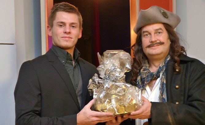 Übergeben (Foto: Birgit Susemihl) Übergeben (Foto: Birgit Susemihl)