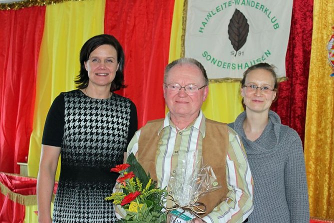 Führungswechsel beim Hainleite-Wanderklub (Foto: Karl-Heinz Herrmann) Führungswechsel beim Hainleite-Wanderklub (Foto: Karl-Heinz Herrmann)
