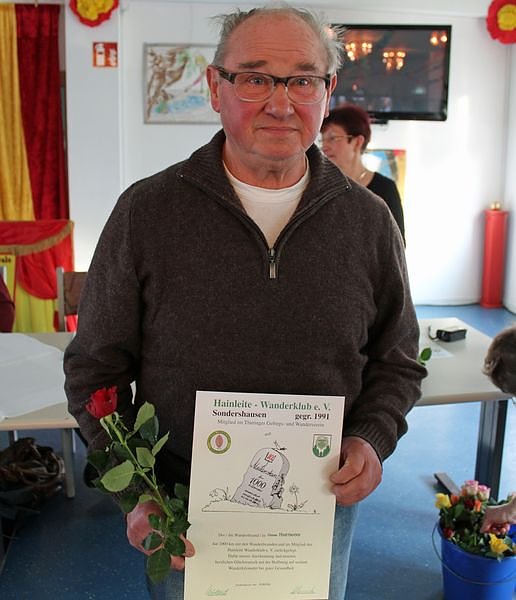 Führungswechsel beim Hainleite-Wanderklub (Foto: Karl-Heinz Herrmann) Führungswechsel beim Hainleite-Wanderklub (Foto: Karl-Heinz Herrmann)