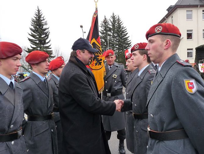 Gelöbnis der Rekruten in Sondershausen (Foto: Karl-Heinz Herrmann) Gelöbnis der Rekruten in Sondershausen (Foto: Karl-Heinz Herrmann)