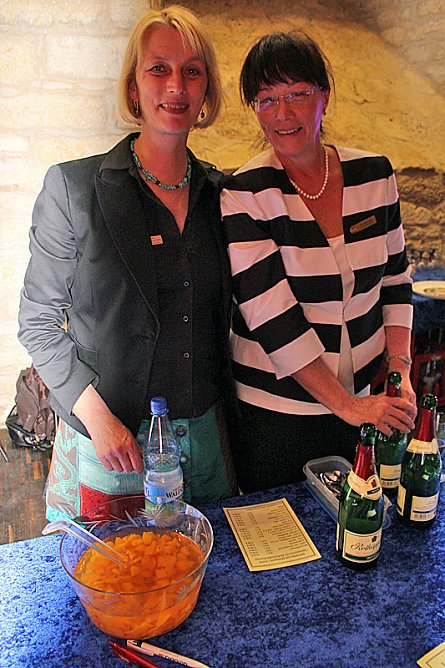 Soroptimisten unterstützen Tanzprojekt weiter (Foto: Karl-Heinz Herrmann) Soroptimisten unterstützen Tanzprojekt weiter (Foto: Karl-Heinz Herrmann)