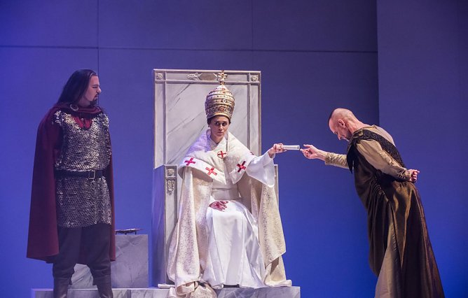 p&auml;pstin (Foto: theater)