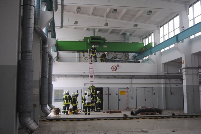 Schwieriges Szenario für die Einsatzkräfte zum Frühstück (Foto: DRK) Schwieriges Szenario für die Einsatzkräfte zum Frühstück (Foto: DRK)